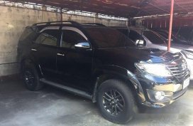 Selling Black Toyota Fortuner 2015 Automatic Diesel at 46000 km 