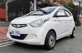 Sell White 2016 Hyundai Eon at 28000 km 
