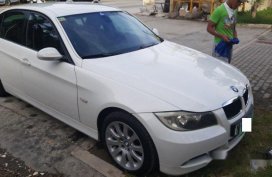 White Bmw 320I 2009 at 70000 km for sale 