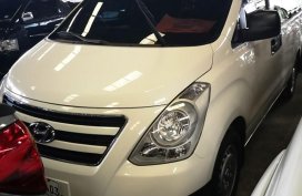 Selling White Hyundai Starex 2017 Van in Manila 