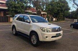 White Toyota Fortuner 2010 Automatic Diesel for sale