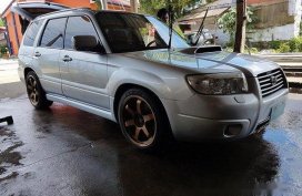 Selling Silver Subaru Forester 2007 at 90000 km 