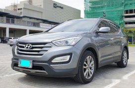 Grey Hyundai Santa Fe 2013 at 50000 km for sale