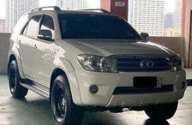 Sell White 2010 Toyota Fortuner Automatic Gasoline at 80000 km