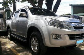 Silver Isuzu D-Max 2015 at 25000 km for sale 