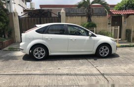 White Ford Focus 2012 at 71000 km for sale