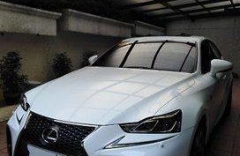 Sell White 2017 Lexus Is 350 at 5000 km 