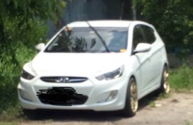 Selling White Hyundai Accent 2014 Hatchback in Santa Rosa 