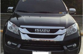 Selling Black Isuzu Mu-X 2017 Automatic Diesel 