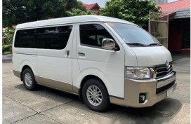 White Toyota Hiace 2016 at 10966 km for sale 