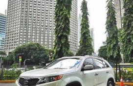 Sell White 2010 Kia Sorento Automatic Gasoline at 43926 km 