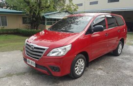 Red Toyota Innova 2007 at 45000 km for sale 