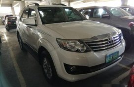 Selling White Toyota Fortuner 2012 