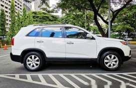 White Kia Sorento 2010 for sale in Manila