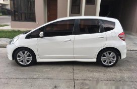 Selling White Honda Jazz 2010 at 77000 km 