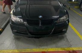 Selling Black Bmw 320I 2008 at 85000 km 