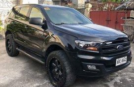 Selling Black Ford Everest 2016 at 38000 km