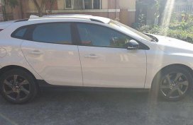 Selling White Volvo V40 2015 Automatic Diesel 