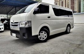 Selling White Toyota Hiace 2017 at 28000 km