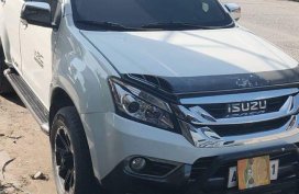 Isuzu Mu-X 2015 at 82000 km for sale 