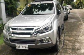 Selling Silver Isuzu Mu-X 2019 Automatic Diesel 