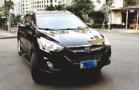 Black Hyundai Tucson 2011 at 37000 km for sale 