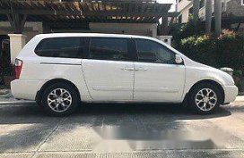 White Kia Carnival 2014 for sale in Taguig