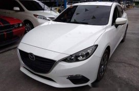 White Mazda 3 2016 at 44000 km for sale 
