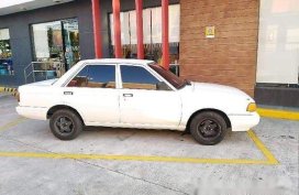 Selling White Nissan Sentra 1990 at 200000 km 