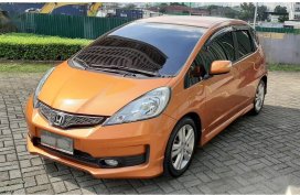 Selling Orange Honda Jazz 2013 in Manila