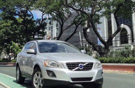 Selling White Volvo Xc60 2009 in Quezon City