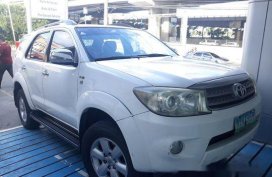 White Toyota Fortuner 2010 for sale in Manual