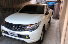 White Mitsubishi Strada 2016 for sale in Manual