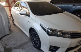 Pearl White Toyota Corolla Altis 2014 for sale in Paranaque 
