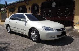 Pearl White Honda Accord 2004 for sale in Automatic