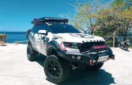 Selling White Ford Everest 2016 Automatic Diesel 