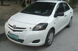 White Toyota Vios 2012 at 77000 km for sale 