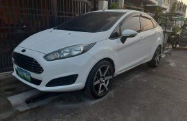 White Ford Fiesta 2014 at 77698 km for sale