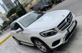 White Mercedes-Benz Glc 200 Automatic 2018 for sale  