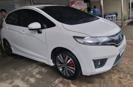 Selling White Honda Jazz 2016 in Surigao City