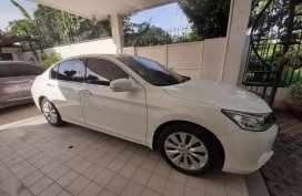 Pearl White Honda Accord 2013 for sale in Automatic