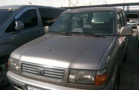 Selling Toyota Revo 2000 in Manila