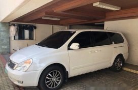 White Kia Carnival 2013 Automatic for sale 