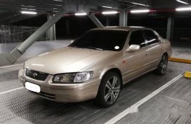 Selling Beige Toyota Camry 2000 Automatic Gasoline 
