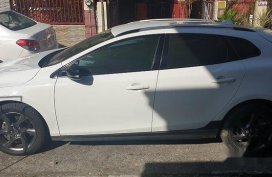 White Volvo V40 2015 Automatic for sale  