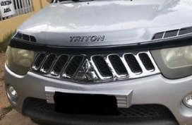 Selling Silver Mitsubishi Strada 2007 at 98000 km