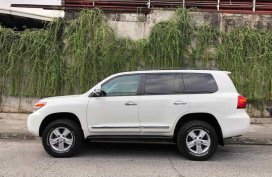 Selling White Toyota Land Cruiser 2013 in Pasig