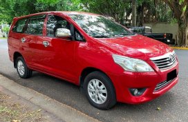 Red Toyota Innova 2012 for sale in Makati