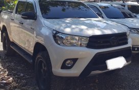 White Toyota Hilux 2016 for sale in Manila