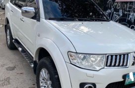 Selling White Mitsubishi Montero 2010 in Pasig
